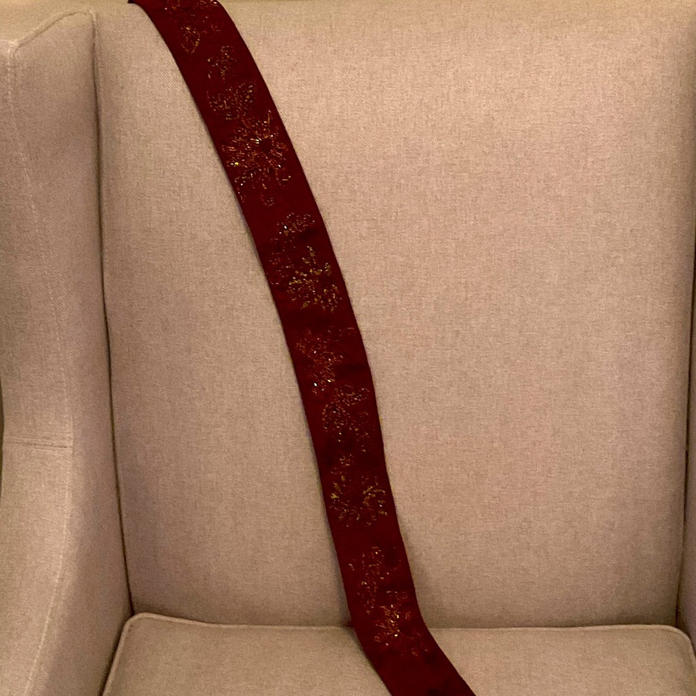 BEAUTIFULLY BEADED FLORAL PATTERNED BELT- SIZE L